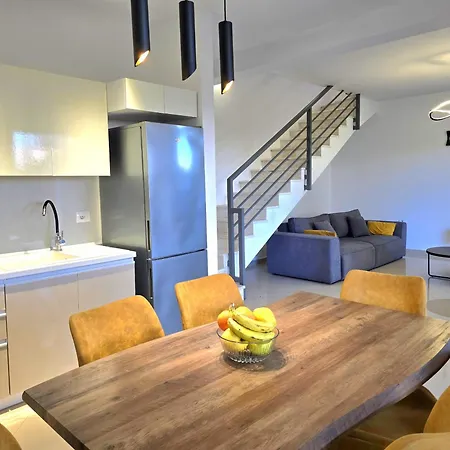 Lura 3 Homes 255