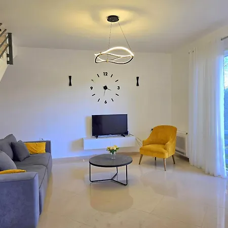 Lura 3 Homes 255 Villa *