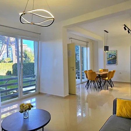 Villa Lura 3 Homes 255 *
