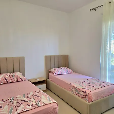 Lura 3 Homes 255 *